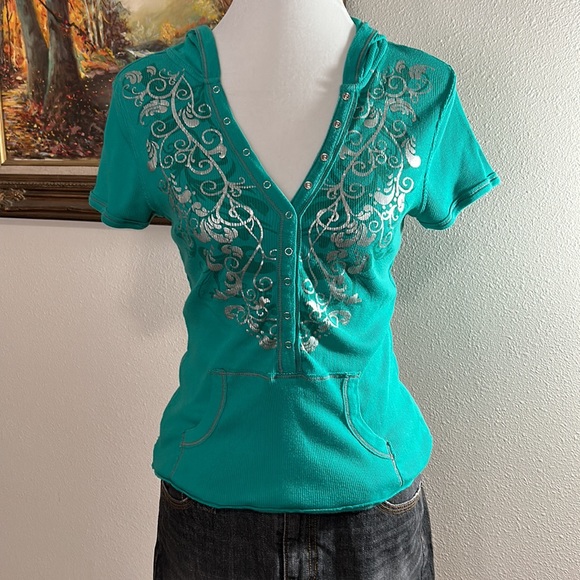 Emerald Hooded Short Sleeve, Ribbed Shirt. Kangaroo Pouch. Metallic Scrolls. Med - Picture 4 of 6
